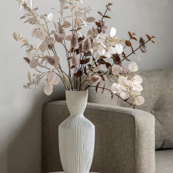 Embracing minimalism: cosy furniture for a simplified autumn