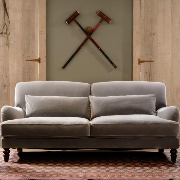 How to choose the perfect sofa for your living room space