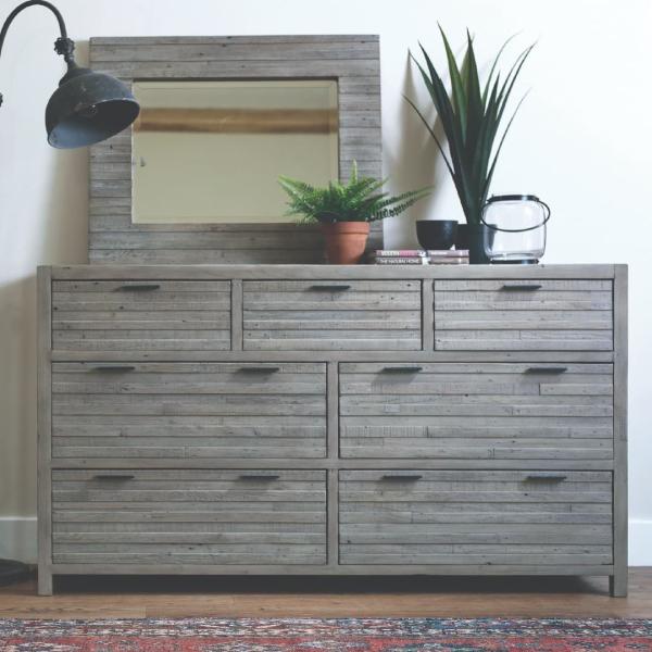 How to effectively store your winter clothes using our storage solutions